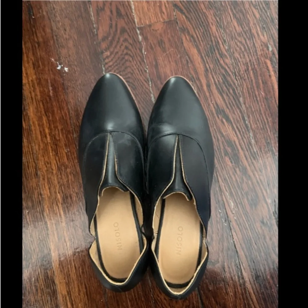 Nisolo Black Leather Slip-On Flats - size 8